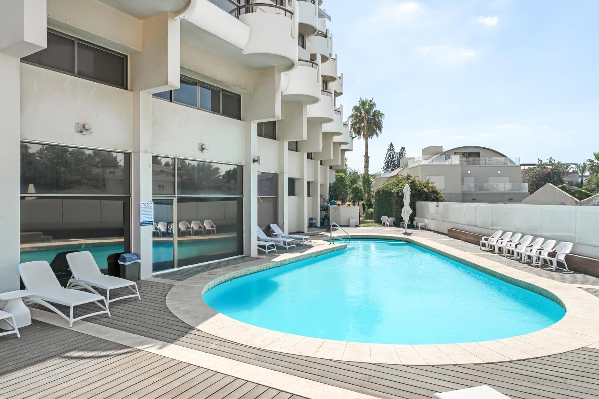 Elegant Duplex With Parking By Beachfront Stay Herzliya Экстерьер фото