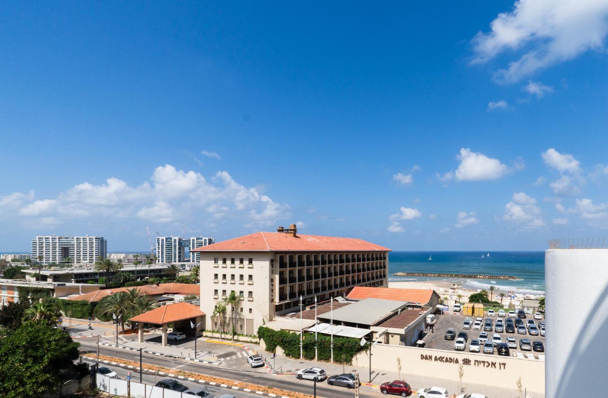 Elegant Duplex With Parking By Beachfront Stay Herzliya Экстерьер фото